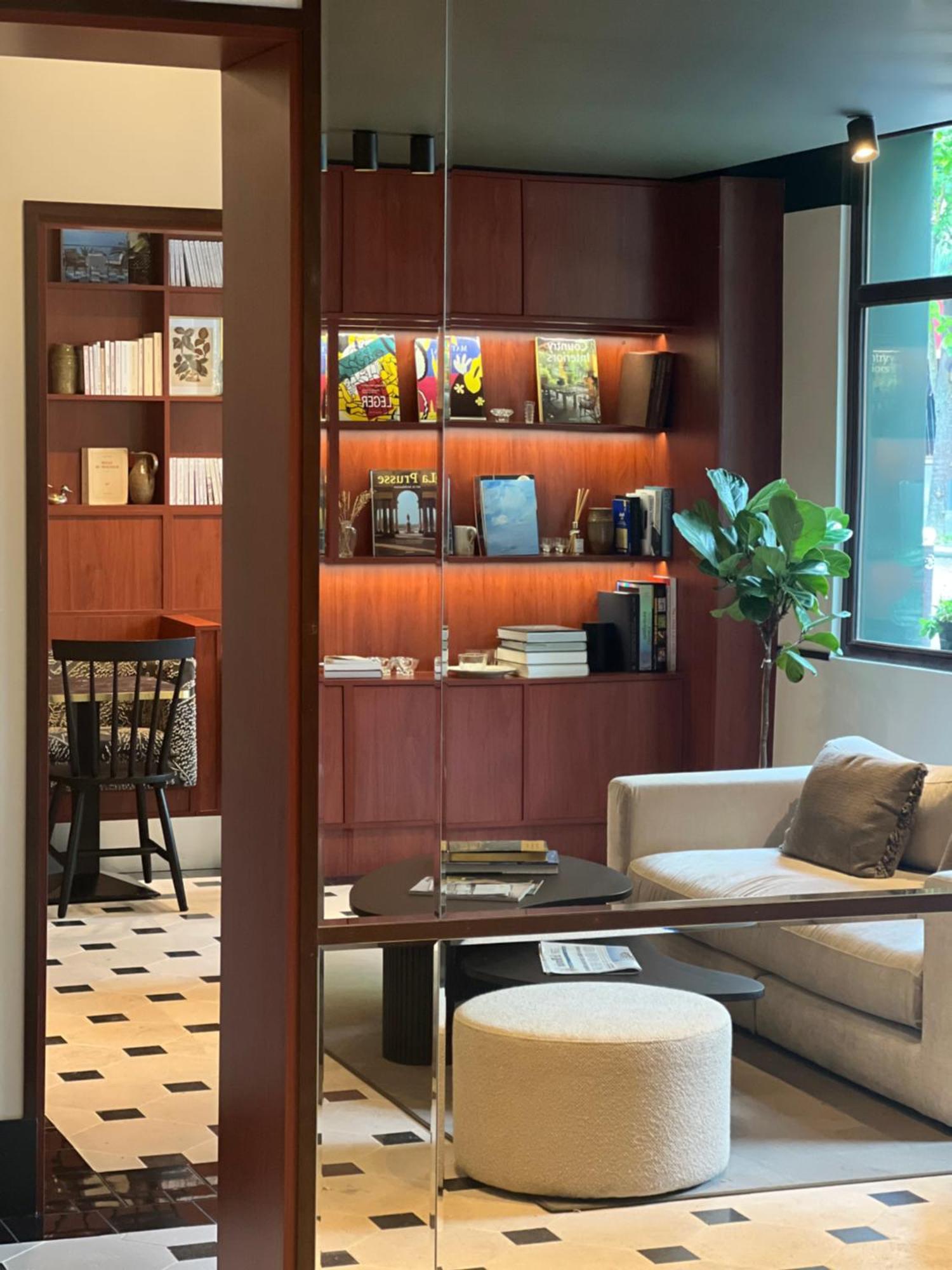 Arian Hotel